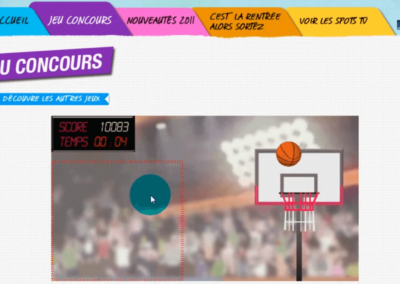 Capture d'écran du jeu type "Basket". Un panier de basket et un balle, avec un temps imparti et un score
