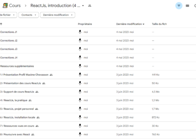 Capture d'écran du dossier contenant les cours de ReactJS, avec les corrections, les ressources supplémentaires, et les différentes présentations (supports de cours, pratique, exercices, etc.)