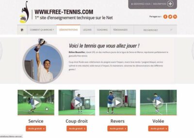 Capture d'écran du site free-tennis.com. Textes: Voici le tennis que vous allez jouer. Et 4 vidéos de démo : Service, Coup droit, Revers, Volée