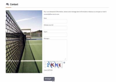 Capture d'écran du site free-tennis.com. Textes: Pour une demande d'information, laissez votre message dans le formulaire ou envoyez un mail